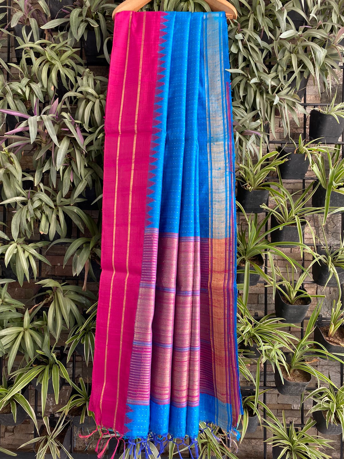 Beauty in blue pure silk handwoven saree - Blue  & pink